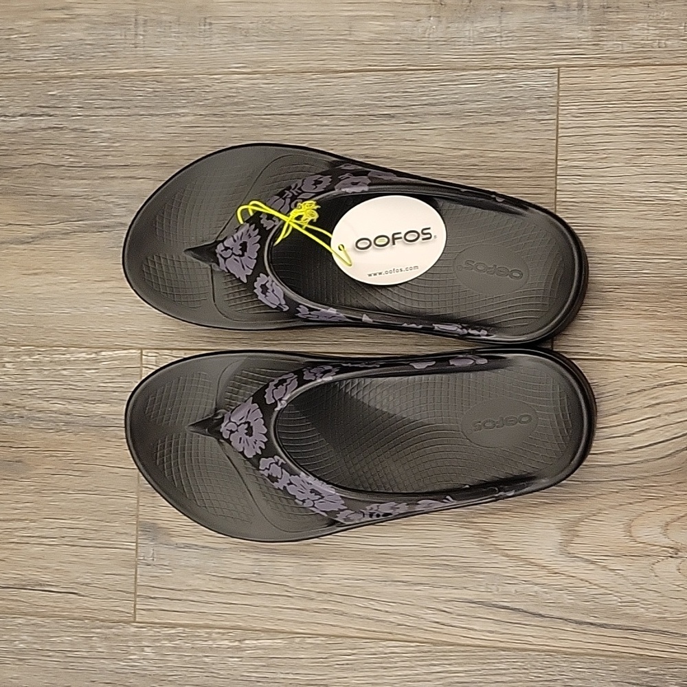 Oofos Flip flops